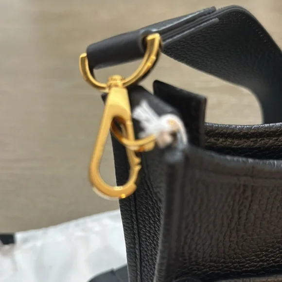 Taxidermy 💯 original Black Crossbody Bag with Gold Deer Logo - Picture 5 of 6